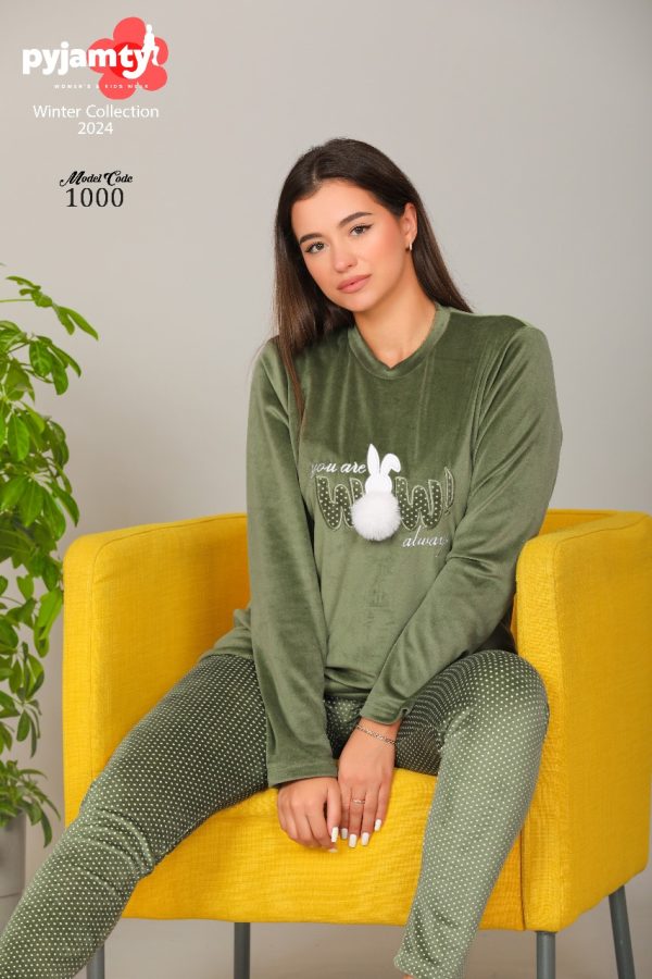 بيجامة شتوي قطيفة بلون زيتي من بيجامتي 1000