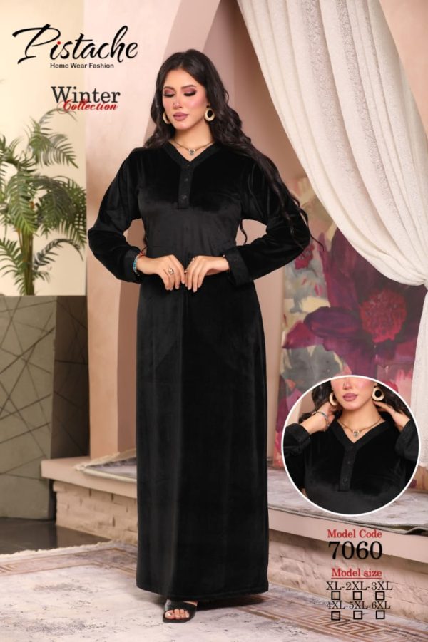جلابية قطيفة شتوي بلـون أسـود قـيم من بيستاج 7060 | Pyjamty