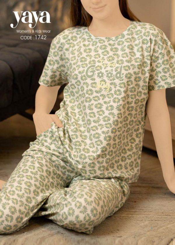 short sleeves cotton pajama with a full floral print from yaya 1742 | Pyjamty