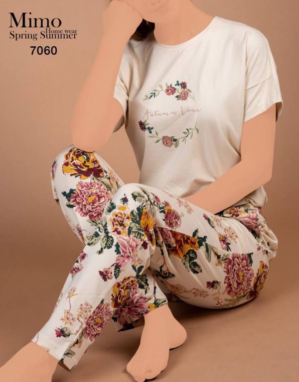 short sleeveless cotton pajama with a vibrant floral print from mimo 7060 | Pyjamty